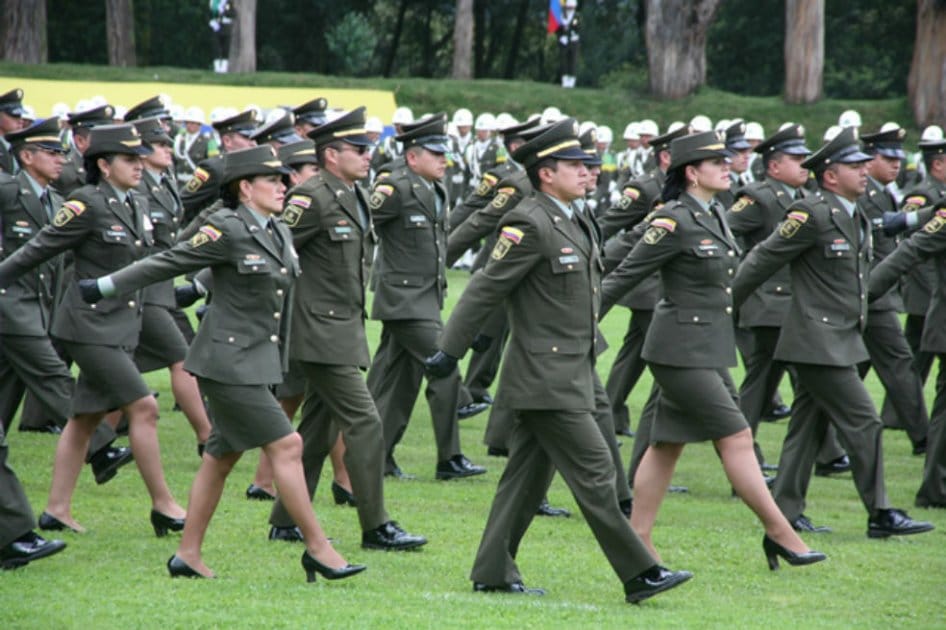 requisitos mujer policía en colombia